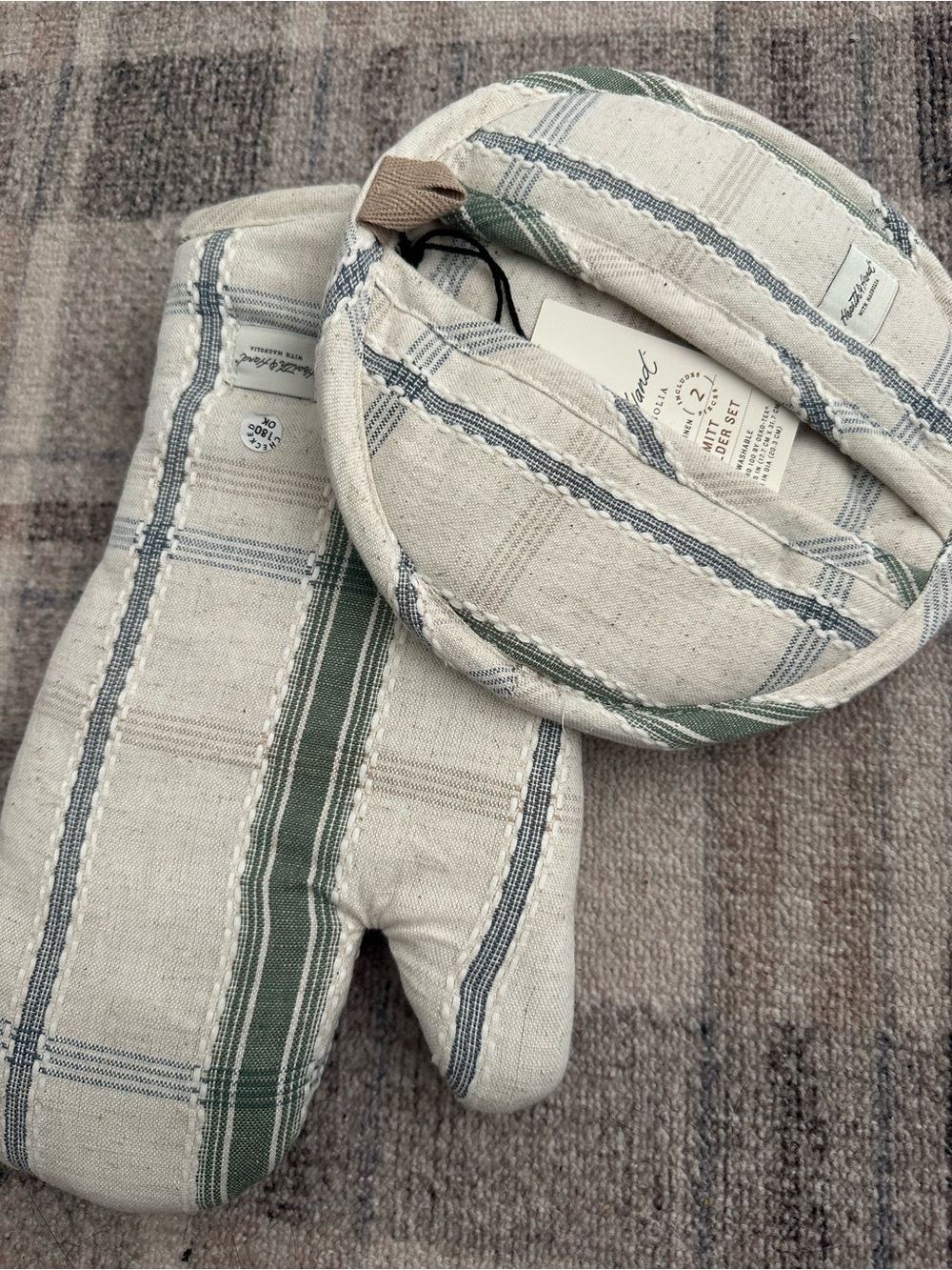 Hearth and Hand with Magnolia Oven Mitt Set
